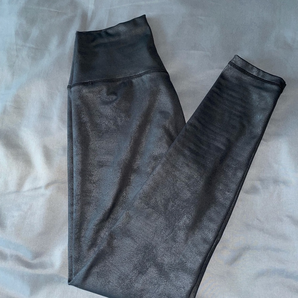 ETHOS magic all day leggings leather look